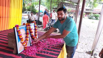 दिलीप श्रीवास्तव- श्री बालाजी शक्तिपीठ भूतनाथ इंदिरा नगर में राष्ट्रपिता महात्मा गांधी एवं लाल बहादुर शास्त्री जी को किया नमन