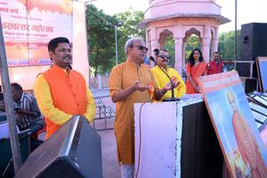 सूर्य नारायण जी की प्रथम किरण को हजारों लोगों द्वारा कुड़िया घाट पर मां गोमती में अर्घ्य देकर हिन्दू नववर्ष का किया स्वागत