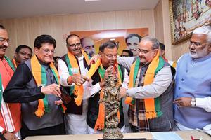 डॉ. राम मनोहर लोहिया विधि विश्वविद्यालय में आयोजित भाजपा प्रदेश अध्यक्ष एवं राष्ट्रीय परिषद सदस्य निर्वाचन समारोह में शामिल हुए प्रदेश मंत्री डी.पी. भारती