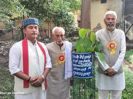 समाजसेवी श्री गुलाबचंद कुशवाहा जी ने सभी जनपद वासियों से  कम से कम एक-एक पौधा लगाने की अपील की