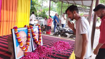 दिलीप श्रीवास्तव- श्री बालाजी शक्तिपीठ भूतनाथ इंदिरा नगर में राष्ट्रपिता महात्मा गांधी एवं लाल बहादुर शास्त्री जी को किया नमन