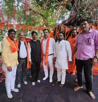 द्वितीय बड़े मंगल पर एडवोकेट वेलफेयर एसोसिएशन द्वारा आयोजित भंडारे में दिलीप श्रीवास्तव जी ने वितरित किया प्रसाद
