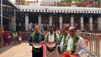 सूर्यमुनि तिवारी- मिर्ज़ापुर स्थित मां विंध्याचल देवी मंदिर के दर्शन करने का सौभाग्य प्राप्त हुआ