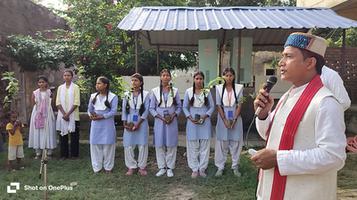 स्व. बृजलाल कुशवाहा जी की  याद में विद्यालय परिसर कुलकुम्हारी  बांदा में लगाए गए कदम और अशोक के पांच पौधे