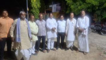 सूर्यमुनि तिवारी-  चंदौली विधानसभा मुगलसराय ग्राम परोरवा में आयोजित संगीतमय रामायण पाठ के कार्यक्रम में हुए शामिल
