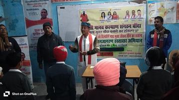 कलम छोड़ नशे की ओर बढ़ते बच्चे: बांदा में गुलाबचंद कुशवाहा का समाज को आत्ममंथन का संदेश