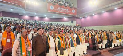 डॉ. राम मनोहर लोहिया विधि विश्वविद्यालय में आयोजित भाजपा प्रदेश अध्यक्ष एवं राष्ट्रीय परिषद सदस्य निर्वाचन समारोह में शामिल हुए प्रदेश मंत्री डी.पी. भारती