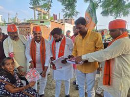 "मोदी ही एक मात्र विकल्प", के नारे के साथ ग्राम पंचायत बर्थरा खुर्द में बीजेपी के लिए वोट अपील