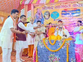 सूर्यमुनि तिवारी- लोकुआं में आयोजित श्रीमद् भागवत कथा में हुए सम्मिलित