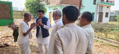 सूर्यमुनि तिवारी- मध्य प्रदेश की सतना विधानसभा के अटल बिहारी वाजपेई मंडल में महिला मोर्चा की प्रमुख कार्यकर्ताओं के साथ की  बैठक