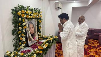 सूर्यमुनि तिवारी- राज्यसभा सांसद श्रीमती दर्शना सिंह जी की स्वर्गीय माताजी के तेरहवीं कार्यक्रम में हुआ शामिल