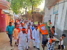 “लहर नहीं ललकार है, फिर एक बार भाजपा सरकार है” इस नारें के साथ गाँव-गाँव में अधिक से अधिक मतदान के लिए की अपील