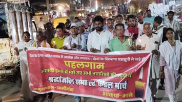 डॉ. संदीप  सौरभ - पहलगाम आतंकी हमले में मारे गए लोगों को श्रद्धांजलि अर्पित करते हुए पालीगंज