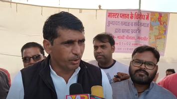 श्यामलाल जोकचन्द्र - मंदसौर में कुमावत समाज के नेतृत्व में सर्व समाज के धरने के दौरान पत्रकारों से बातचीत