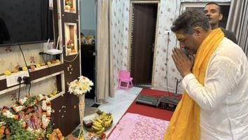 सूर्यमुनि तिवारी - डाफी में श्री कृष्णानंद पाण्डेय जी एवं श्रीमती विभा जी के सान्निध्य में सुंदरकाण्ड पाठ