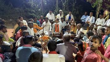 सूर्यमुनि तिवारी -  ग्राम दिघवट, सकलडीहा में श्री बाढ़ू वीर बाबा जी के वार्षिक श्रृंगार समारोह में सहभागिता