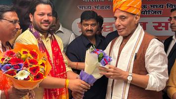 प्रबुद्धजन संवाद" कार्यक्रम में मा० रक्षा मंत्री राजनाथ सिंह एवं उपमुख्यमंत्री बृजेश पाठक की गरिमामयी उपस्थिति