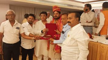 मुकेश सिंह मोंटी - उत्तर प्रदेश व्यापार मंडल द्वारा सम्मानित: गरिमामय समारोह  में उपमुख्यमंत्री