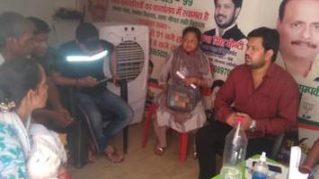 मुकेश सिंह मोंटी - अपने कार्यालय पर जनता से मिलकर उनकी समस्याओं का निस्तारण किया