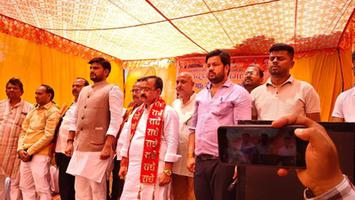 मुकेश सिंह मोंटी - रकाबगंज चौराहे पर 16 मीटर लंबे तिरंगे झंडे का भव्य उद्घाटन