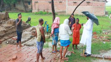 डॉ. संदीप सौरभ - अजदा सकरिया पंचायत के बेला गाँव में जनसंवाद और विकास पर चर्चा