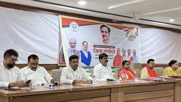 सूर्यमुनि तिवारी - पं. दीनदयाल उपाध्याय जयंती पर चंदौली में आयोजित जिला की गरिमामयी उपस्थिति