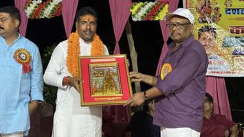 सूर्यमुनि तिवारी - पैतृक गांव बबुरी में श्री दुर्गा पूजा समिति के कवि सम्मेलन में प्रतिभाग