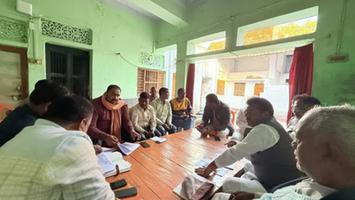 सूर्यमुनि तिवारी - सकलडीहा विधानसभा कार्यालय में विशेष  (SIR) को लेकर संगठनात्मक बैठक