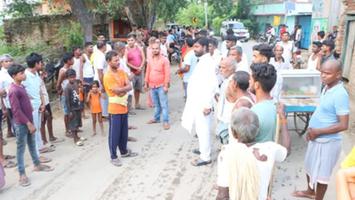 डॉ. संदीप सौरभ - पैपुरा कला गाँव में सड़क पर जलजमाव की समस्या का निरीक्षण एवं समाधान हेतु पहल