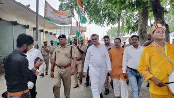 तिरंगा यात्रा को हरी झंडी दिखाकर रवाना किया