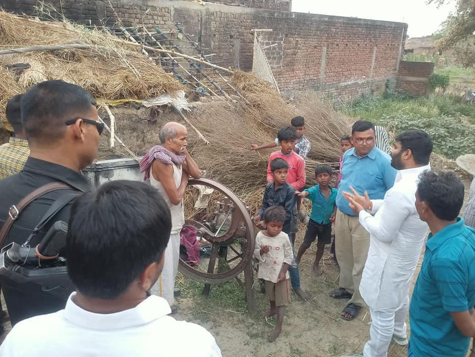 -महुवत पंचायत के मोहन डडवाँ गाँव में एक गरीब चंद्रवंशी परिवार के घर में अचानक आग लग गई। जिससे उसका घ