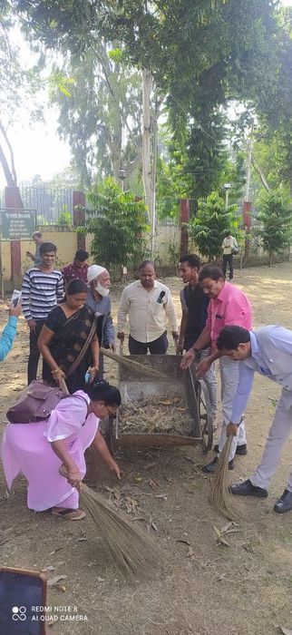 -लखीमपुर खीरी हिंसा के बाद सीतापुर पीएसी गेस्ट हाउस में हिरासत में रखी गई कॉंग्रेस महासचिव प्रियंका 