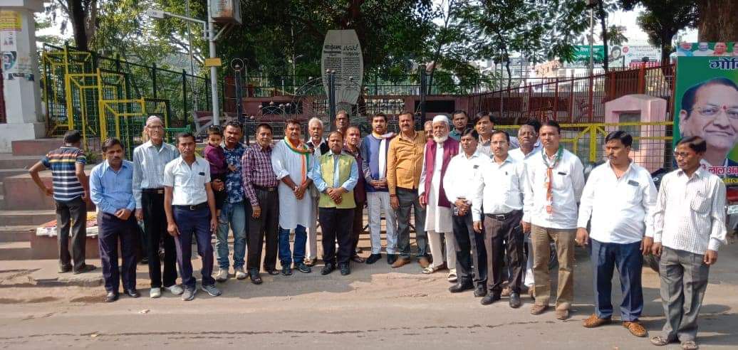 -महापुरुषों और स्वतंत्रता सेनानियों की प्रतिमाएं सम्मान की प्रतीक हैं. विभिन्न स्थानों पर हर चौक, चौ