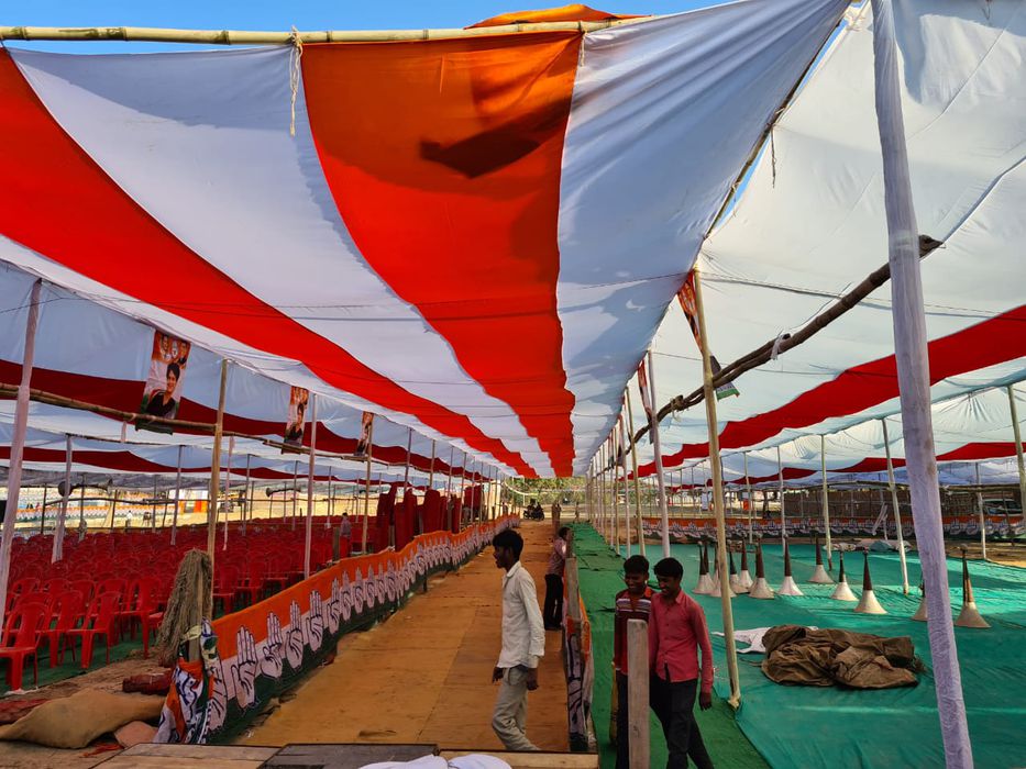 -काँग्रेस की राष्ट्रीय महासचिव और उत्तर प्रदेश प्रभारी प्रियंका गांधी आज श्री कृष्ण की नगरी मथुरा के