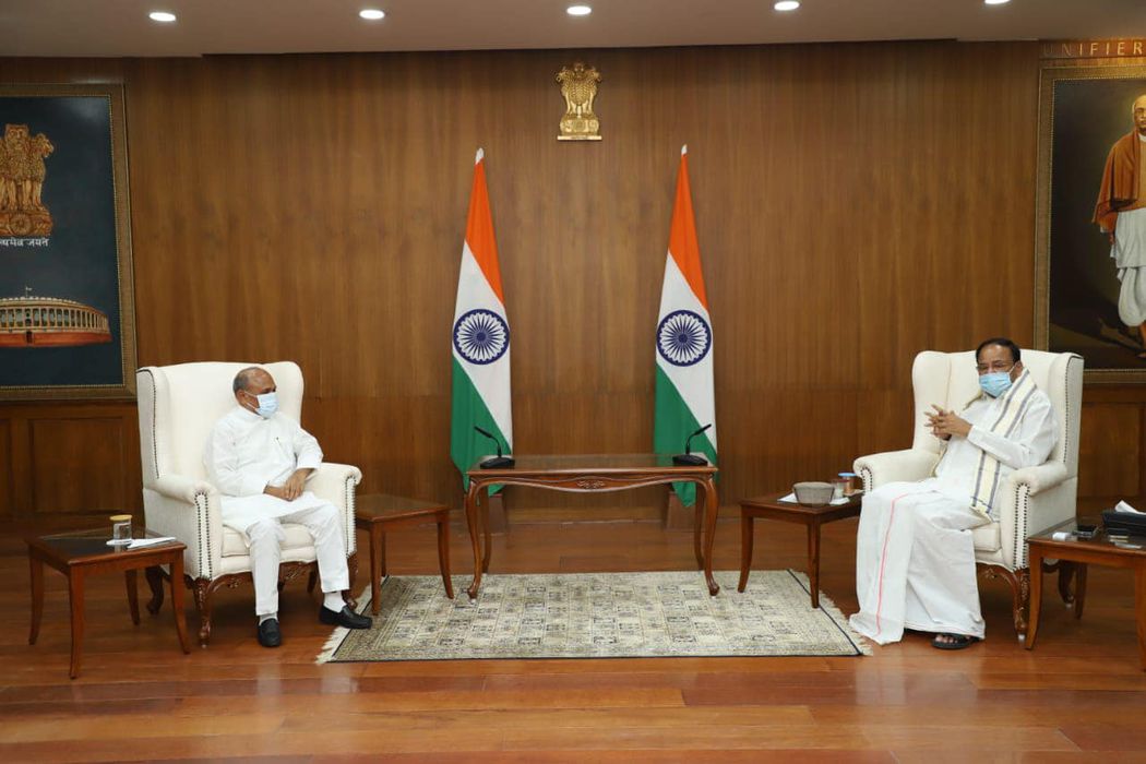 -केंद्रीय इस्पात मंत्री श्री आरसीपी सिंह ने आज उपराष्ट्रपति निवास में माननीय उपराष्ट्रपति श्री एम वै