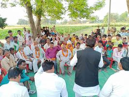 मैनपुरी जिले के अंतर्गत भोगांव विधानसभा के मधुपुरी ग्राम में नुक्कड़ सभा को संबोधन