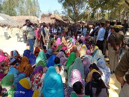 मंगटा में दलित समाज के बीच पहुंचा अखिलेश यादव का प्रतिनिधि मंडल
