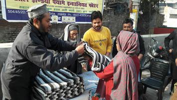 आल इंडिया पयामे इंसानियत फोरम के तत्वावधान में निर्धन लोगों को कंबल वितरण