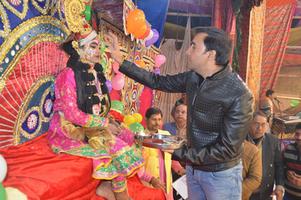 श्री हरि कृष्ण रासलीला सेवा समिति द्वारा आयोजित रासलीला में वरिष्ठ नागरिकों का सम्मान