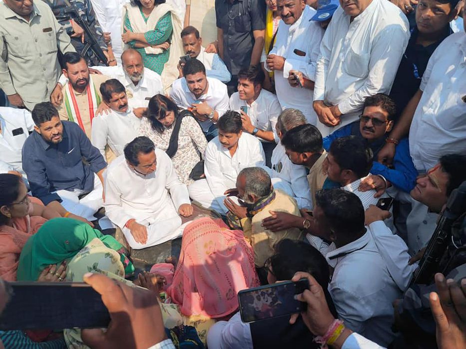 -इंदौर जिले के महू में एक आदिवासी युवती की संदेहास्पद स्थिति में हुई मृत्यु और उसके बाद पुलिस गोलीबा