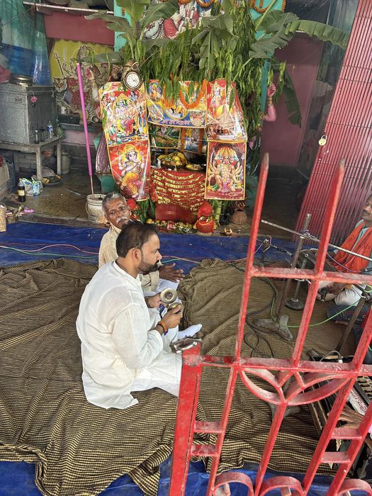 -पवित्र दुर्गाअष्टमी के मंगल अवसर पर सकरा के सुजावल स्थित श्री दुर्गा मंदिर के प्रांगण में अष्टयाम प