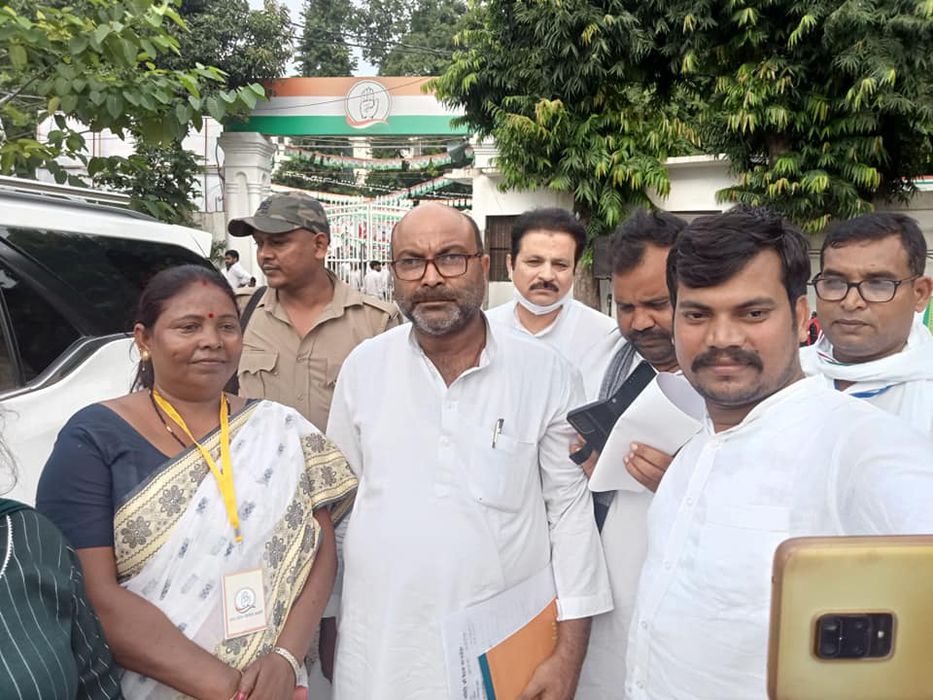 -उत्तर प्रदेश कांग्रेस कमेटी कार्यालय में अखिल भारतीय कांग्रेस कमेटी के राष्ट्रीय महासचिव एवं उत्तर 
