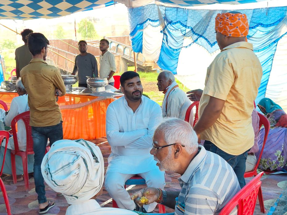 -मोकारी गांव के अंतर्गत अपने प्रिय मित्र रवि पटेल के दादा जी स्वर्गीय सूर्यवृति सिंह के श्राद्ध कर्म