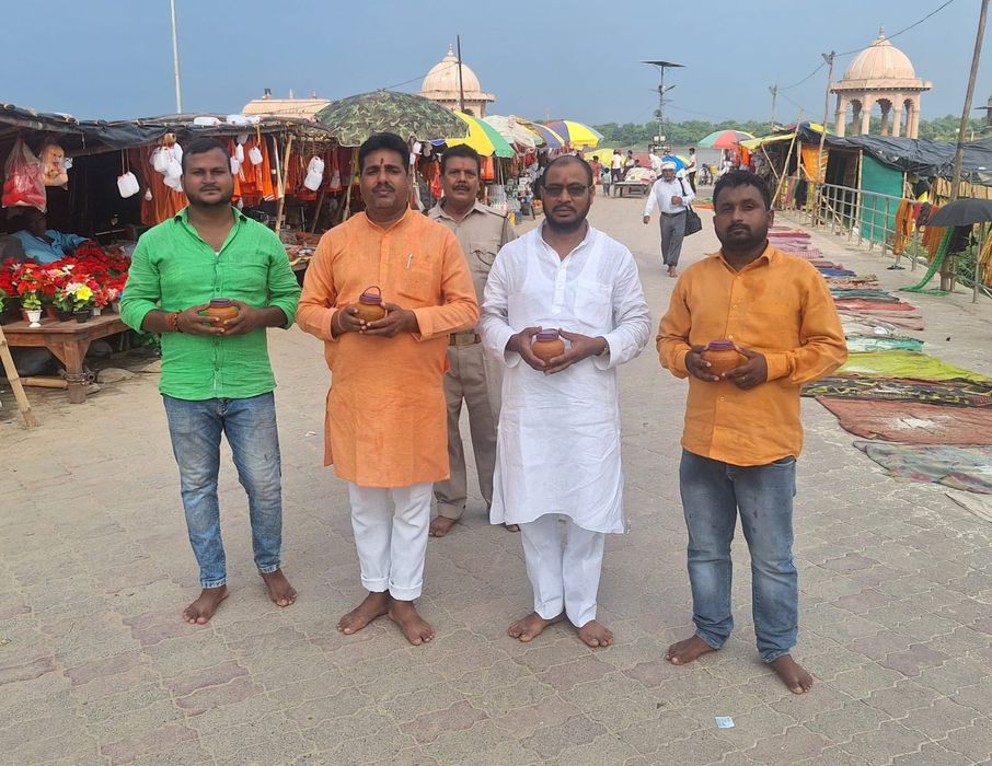 -आज पवित्र सावन मास के अवसर पर, शिव तेहरस के खास दिन पर, सकलडीहा विधानसभा के पूर्व विधानसभा प्रत्याश