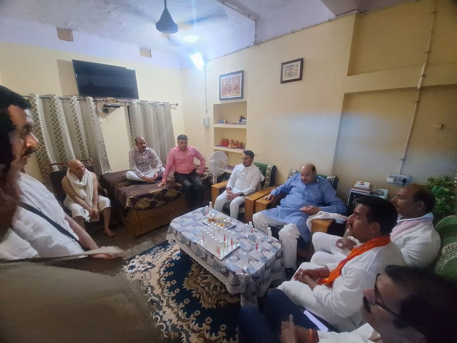 -आम जन के सुख दु:ख में सदैव साथ खड़े रहने वाले जननेता और सामाजिक कार्यकर्ता सूर्यमुनि तिवारी जी आज चं