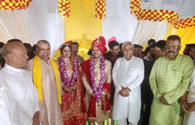 -केंद्र सरकार में इस्पात मंत्री श्री आरसीपी सिंह आज अपने निजी सचिव श्री हरेंद्र के सुपुत्र के विवाह 