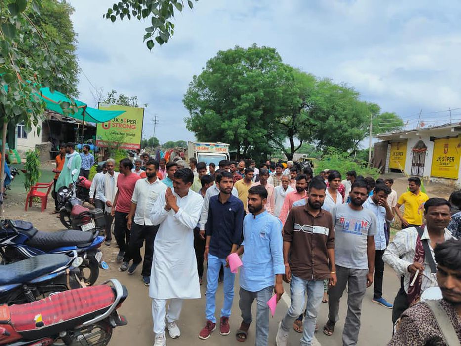 -रतलाम जिला पंचायत क्षेत्र के अंतर्गत वार्ड 8 से कॉंग्रेस प्रत्याशी श्रीमती उर्मिला कुँवर - बलवंत सि