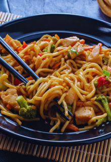 Schezwan Chicken Noodles