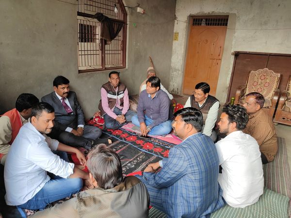 -दुःख और शोक की विकट परिस्थितियों में धैर्य ही एकमात्र ऐसा सहारा है, जो हम किसी को दे सकते हैं। हाल 