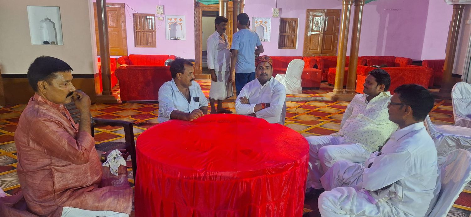 -सकलड़ीहा विधानसभा क्षेत्र में इन दिनों देवी दुर्गा के पावन उत्सव नवरात्रि की धूम है और क्षेत्र के लो